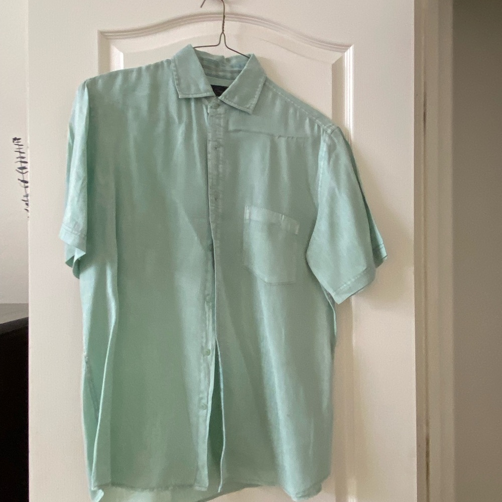 Short sleeve men’s button up shirt